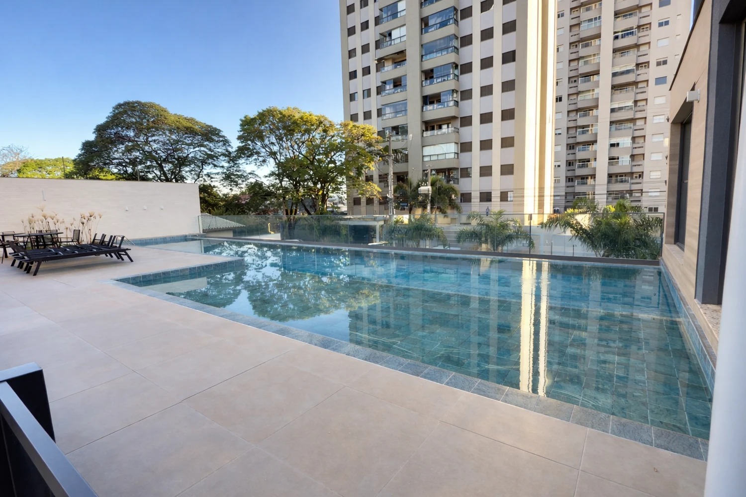 Piscina do Essence Residence
